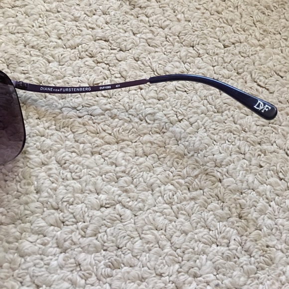 Diane Von Furstenberg sunglasses- super chic! - Picture 2 of 5